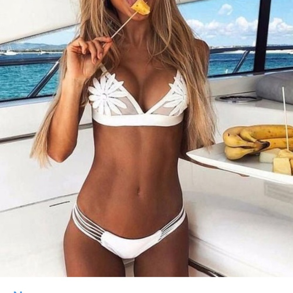 COPY - White flower bikini, brand new.